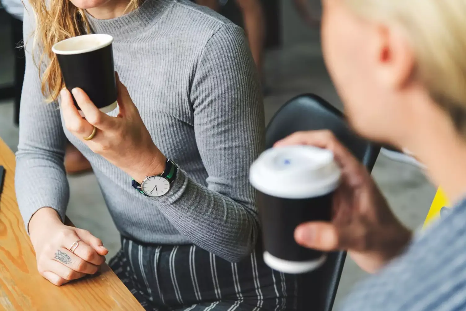 Schouten en Nelissen Koffie drinken